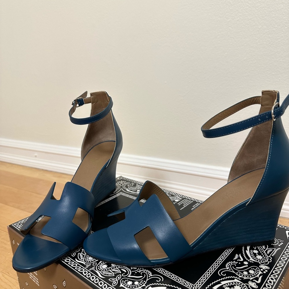 Hermès
Legend leather sandals size 40